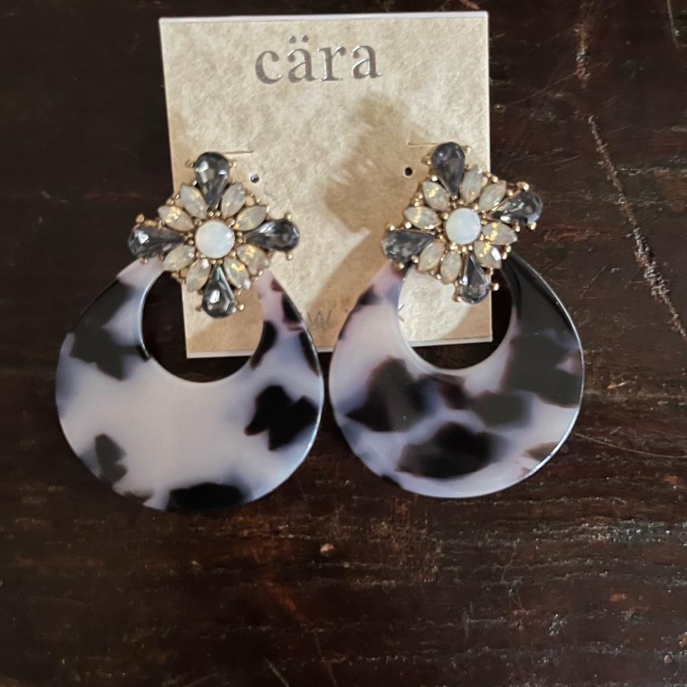 Ciara New York Stone Cluster and Teardrop Earrings NWT